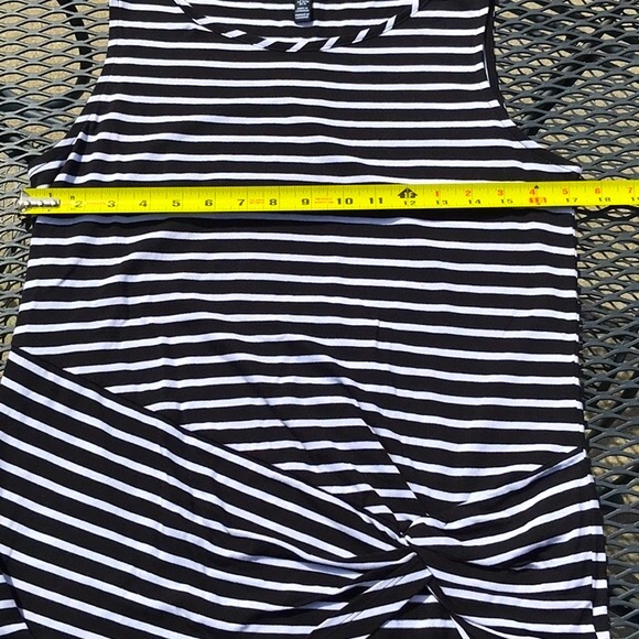 NWT Jones New York Signature Black & White Striped Sleeveless Tunic Top Size Med - Picture 10 of 14